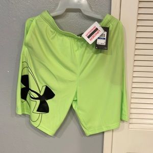Under Armor boys short. xl like 18/20 size